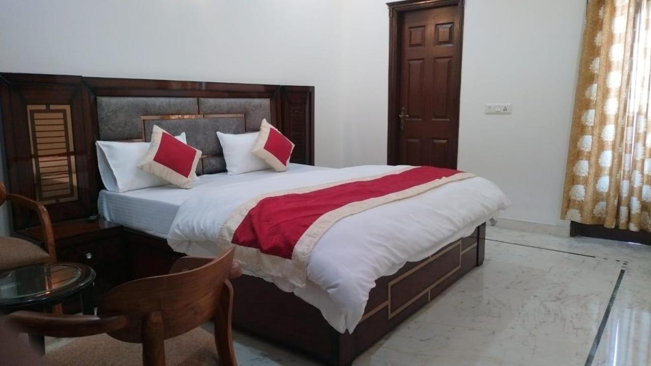 Sunshine Villa- Premiums In South Extension-2 *